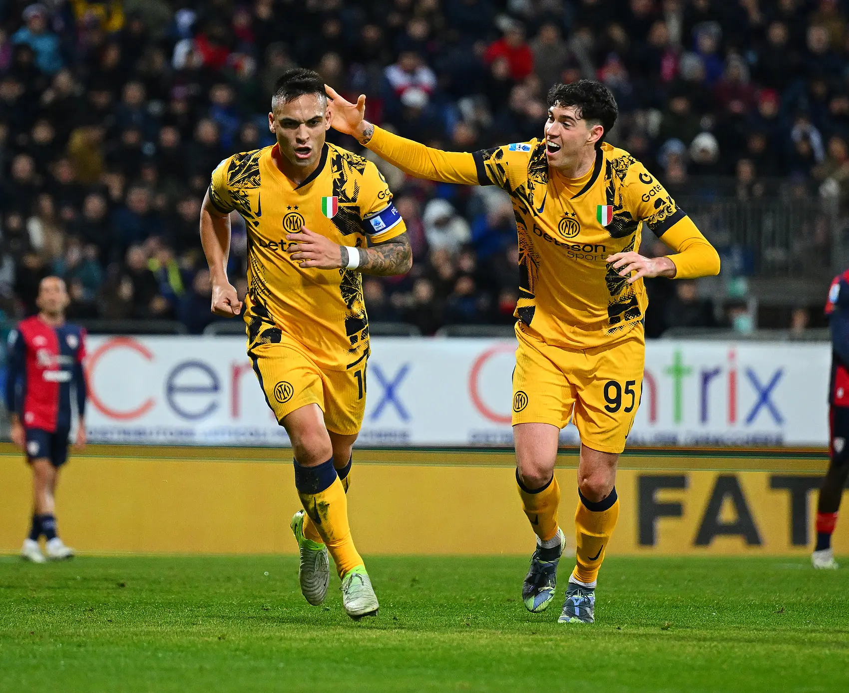 包含卡利亚里客场险胜，关键进球令人惊叹的词条