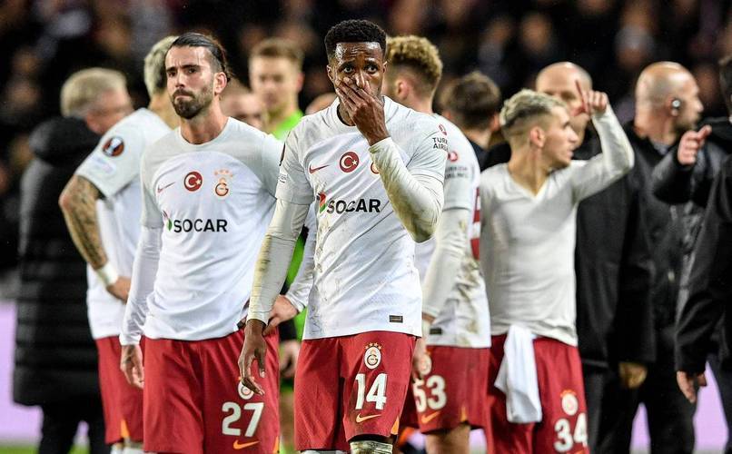 包含亚眠主场抢分，主场获胜迎来复苏的词条