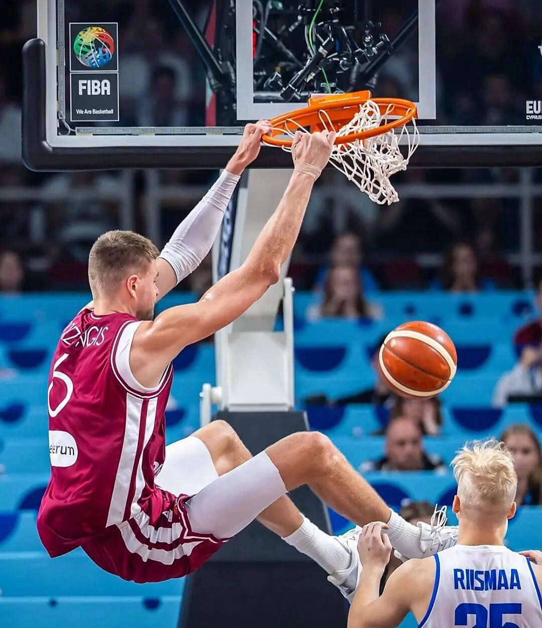 新星球员崭露头角助球队取胜