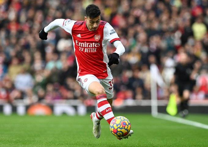 体育项目中出现悬念，观众眼球聚焦