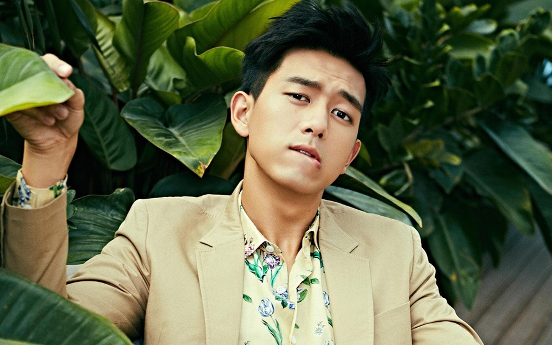 轰鸣与呐喊，当F1划过街道，利物浦已在平行时空稳稳落子